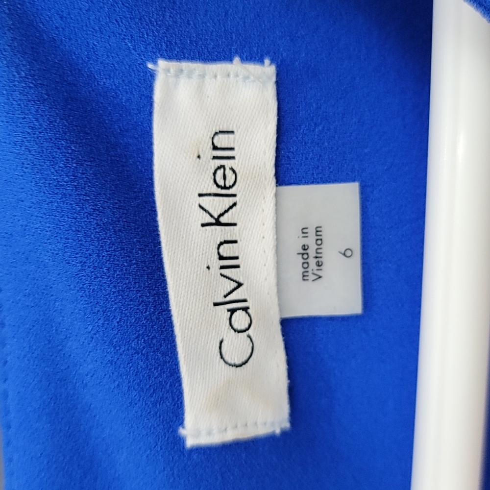 Calvin Klein - Picture 3 of 4